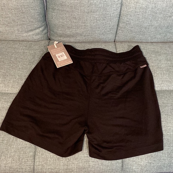 NWT icebreaker Women's Merino Crush 5'' Shorts - Picture 4 of 7